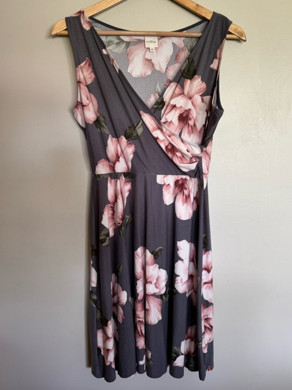 Kaileigh Gray Pink Floral Wrap Dress Fit & Flare Sleeveless Size Medium